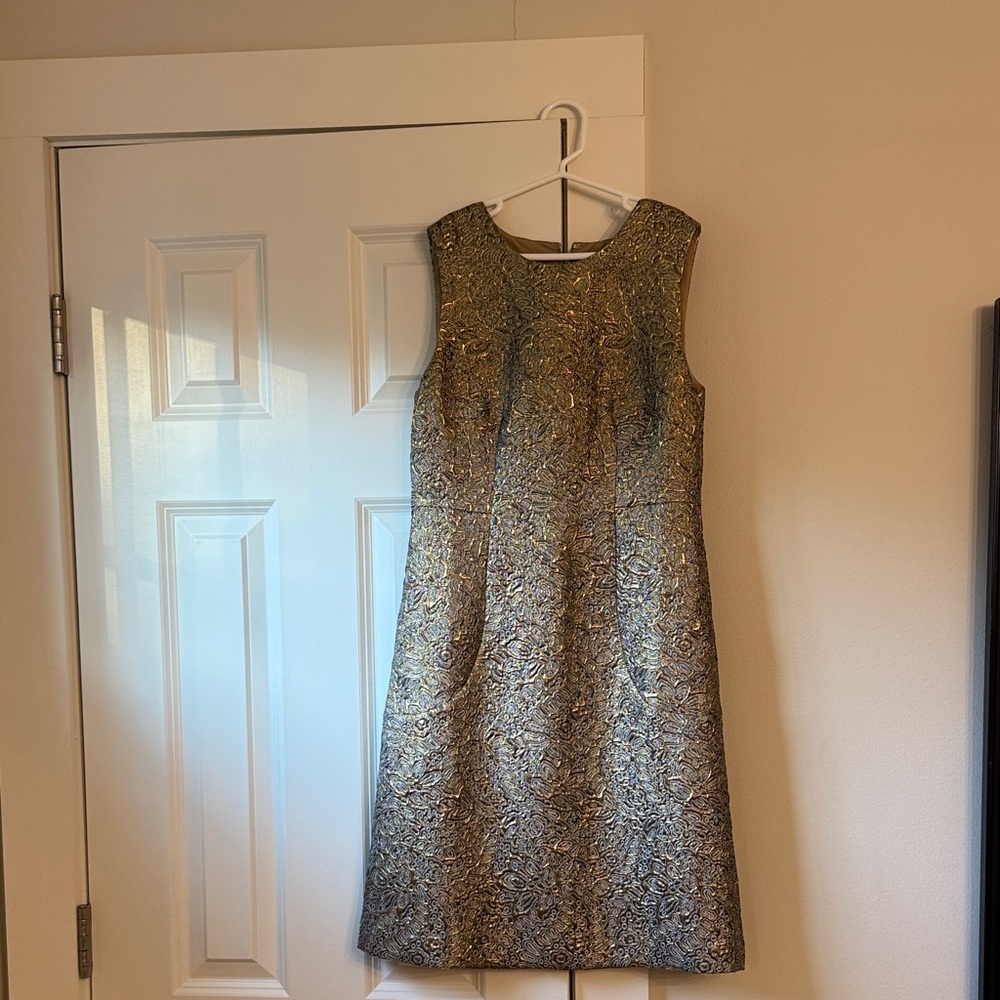 Ann Taylor Gold Patterned Mini Dress. Holiday Ready! Size 0 Petite